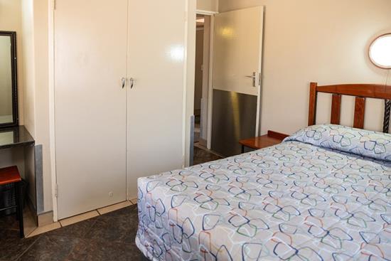 Warmbaths, A Forever Resort: 4-Sleeper Chalet. Wheelchair friendly. 2 bedrooms (1 double bed & 2 single beds)