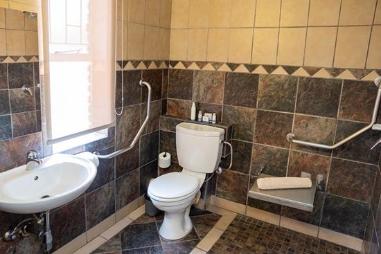 Warmbaths, A Forever Resort: 4-Sleeper Chalet. Wheelchair friendly. 2 bedrooms (1 double bed & 2 single beds)