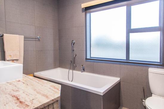 Warmbaths, A Forever Resort: 10-Sleeper Luxury Chalet. 4 bedrooms (3 queen beds & 4 single beds)