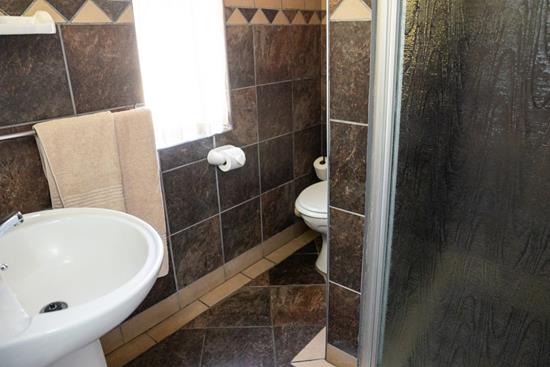 Warmbaths, A Forever Resort: 6-Sleeper Chalet, 3 Bedrooms (1 double bed & 4 single beds)